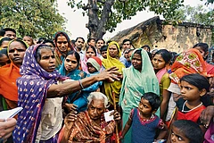 | Photo: Nirala Tripathi : Representation Matters: A group of Dalit women voters in UP