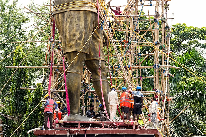 Lionel Messi Statue Kolkata