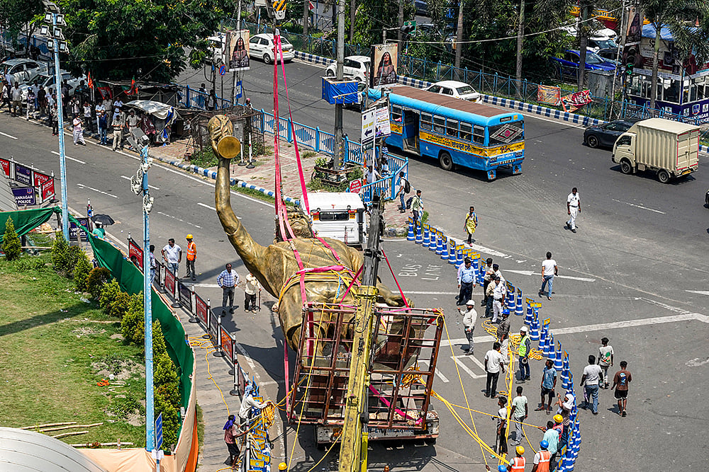 Lionel Messi Statue Kolkata