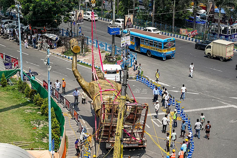 Lionel Messi Statue Kolkata