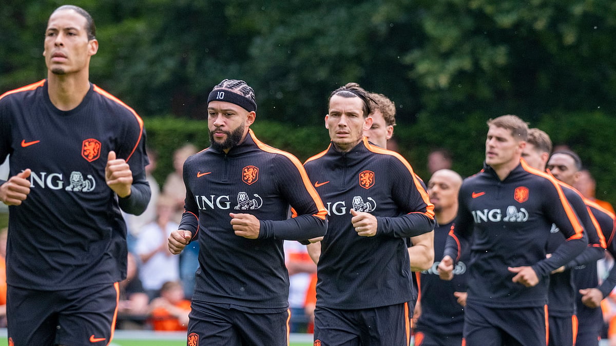 Virgil van Dijk and Memphis Depay during the last practice before the World Cup soccer in Zeist, Netherlands. - AP Photo