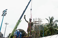 | Photo: PTI/Swapan Mahapatra : PWD workers use a crane to remove a statue of Argentine footballer Lionel Messi, in Kolkata.
