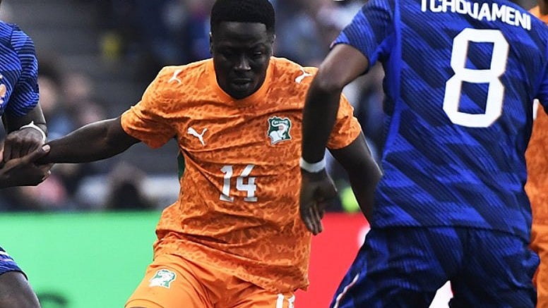 France and Ivory Coast players fight for the ball during International Friendly encounter at Nantes.  - equipedefrance/X