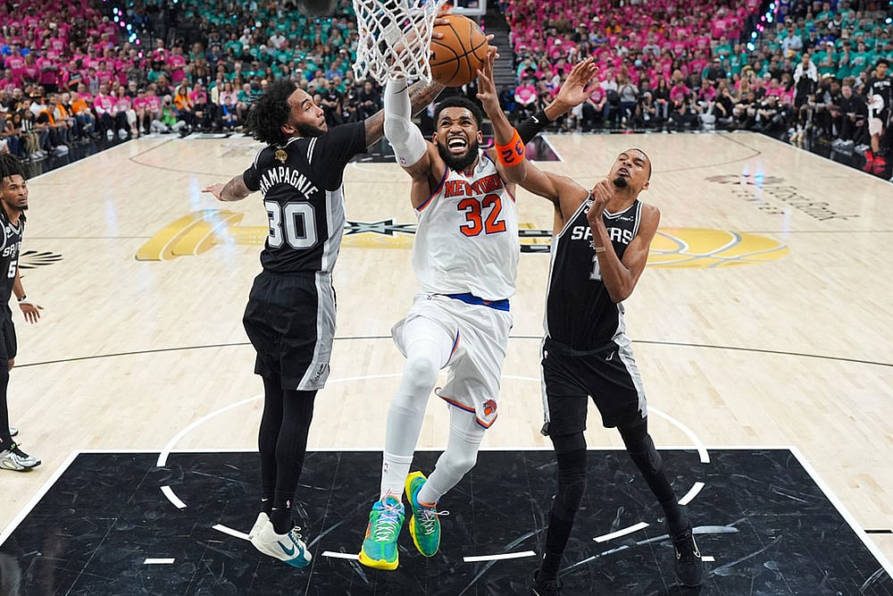 NBA Basketball Game: New York Knicks vs San Antonio Spurs