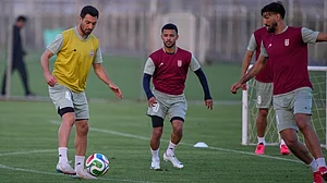 AP Photo : Iran’s Shojae Khalilzadeh, left, plays the ball with teammates during a training session, in Antalya, southern Turkey, ahead of the World Cup soccer tournament.