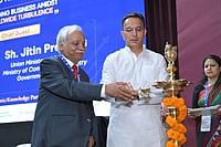 Shri Jitin Prasada, Hon’ble Minister of State for Commerce and Industry, lighting the lamps at the inauguration event