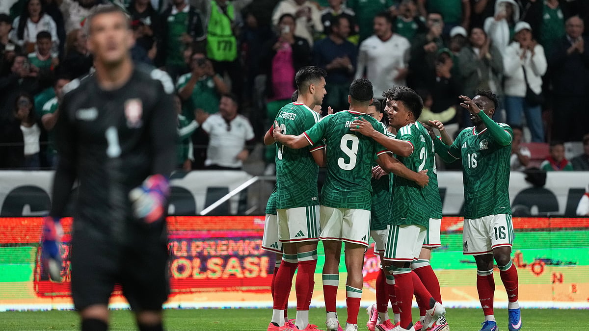 (AP Photo/Fernando Llano) : Mexico's Johan Vasquez is congratulated after scoring his side's first goal against Serbia during an international friendly soccer match in Toluca, Mexico, Thursday, June 4, 2026