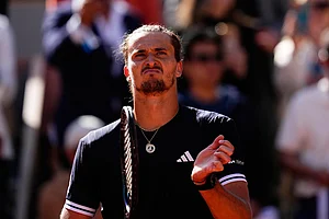 | Photo: AP/Christophe Ena : Germany's Alexander Zverev reacts after winning the semifinal tennis match against Czech Republic's Jakub Mensik at the French Open in Paris.