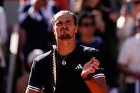 | Photo: AP/Christophe Ena : Germany's Alexander Zverev reacts after winning the semifinal tennis match against Czech Republic's Jakub Mensik at the French Open in Paris.