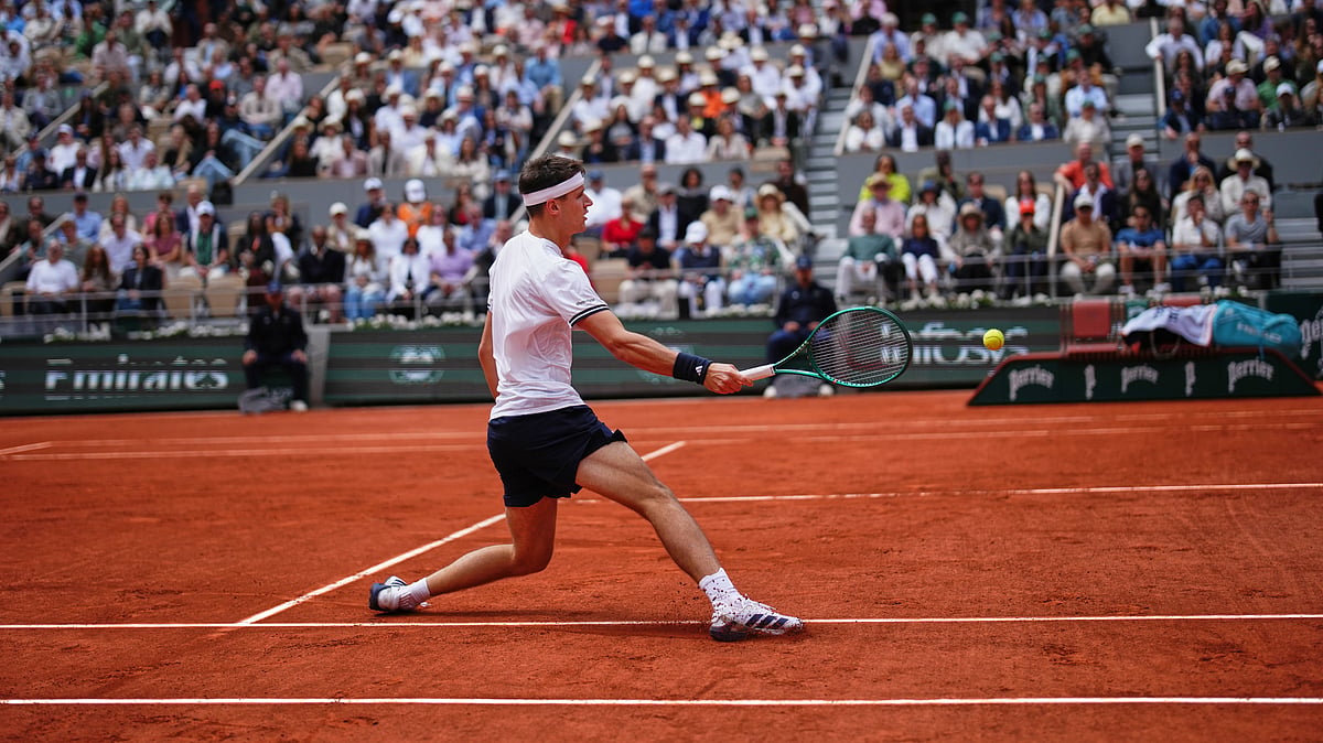 Czech Republic's Jakub Mensik returns to Germany's Alexander Zverev during the semifinal tennis match at the French Open in Paris. - AP/Christophe Ena