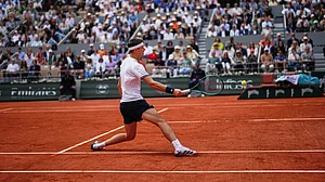 AP/Christophe Ena : Czech Republic's Jakub Mensik returns to Germany's Alexander Zverev during the semifinal tennis match at the French Open in Paris.