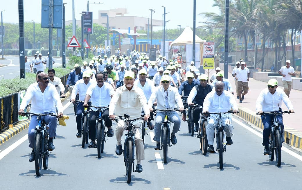CM Chandrababu Naidu's Cycle Rally - null