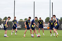 Bolivia 0-2 Scotland Live Score, International Friendly 2026: Scott McTominay's Strike Doubles The Lead AP Photo : Scotland players work out during a training session for the national soccer team in Fort Lauderdale.