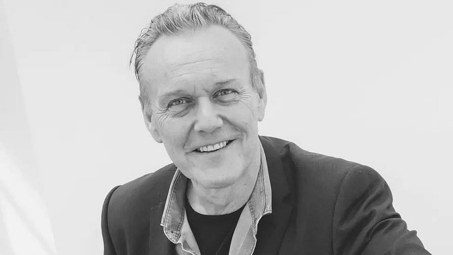 Actor Anthony Head dies - X