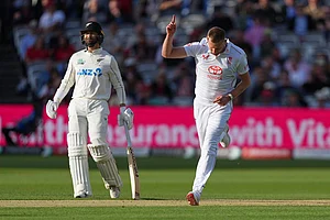 | Photo: AP/Kirsty Wigglesworth : England's Gus Atkinson celebrates taking the wicket of New Zealand's Will O'Rourke during the second day of the test match between England and New Zealand at Lord's cricket ground in London.