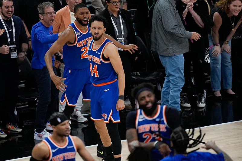 NBA Basketball Game: San Antonio Spurs vs New York Knicks