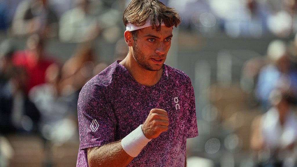 Italy's Flavio Cobolli wins the second set by 6-4 to take the final to the deciding set. - AP Photo/Thibault Camus