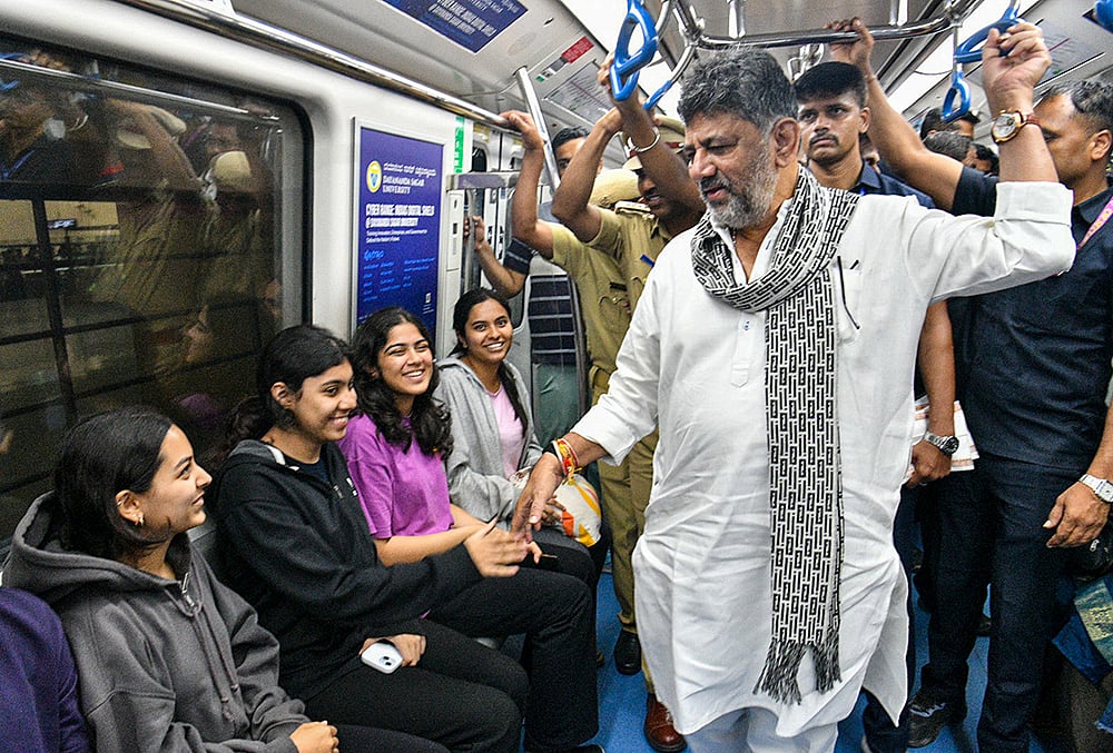 DK Shivakumar travels in metro