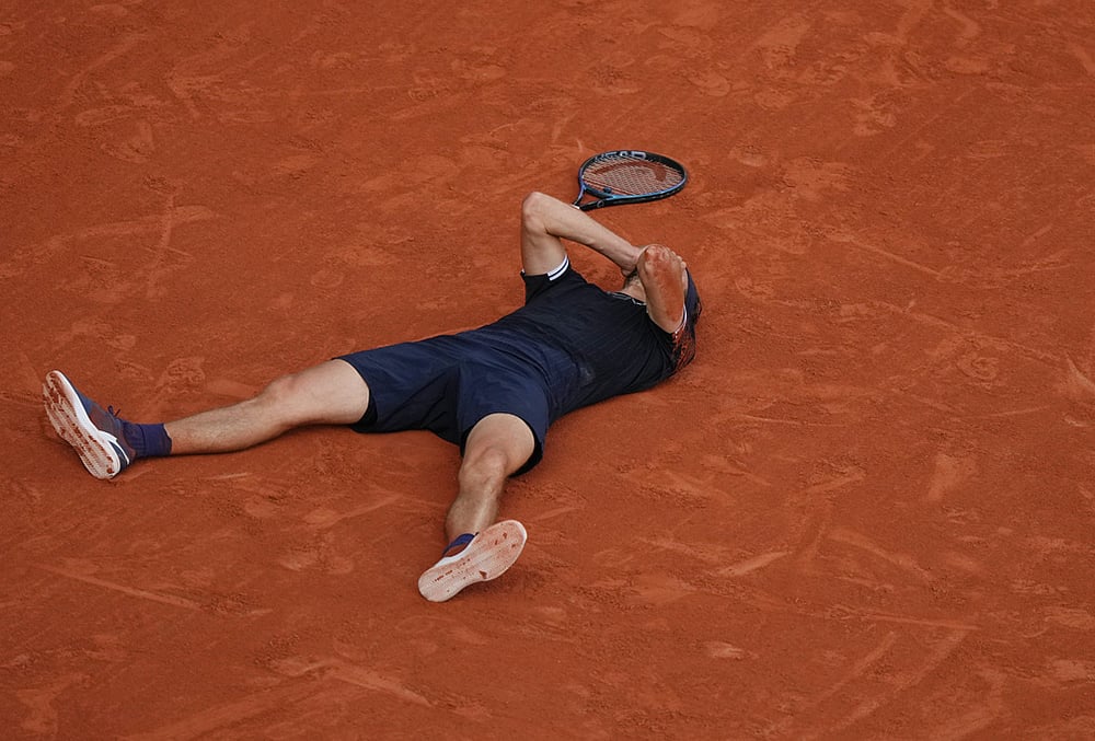 Alexander Zverev of Germany takes pills during the men's final match against Flavio Cobolli of Italy at the French Open tennis tournament in Paris.
 - | Photo: AP/Aurelien Morissard