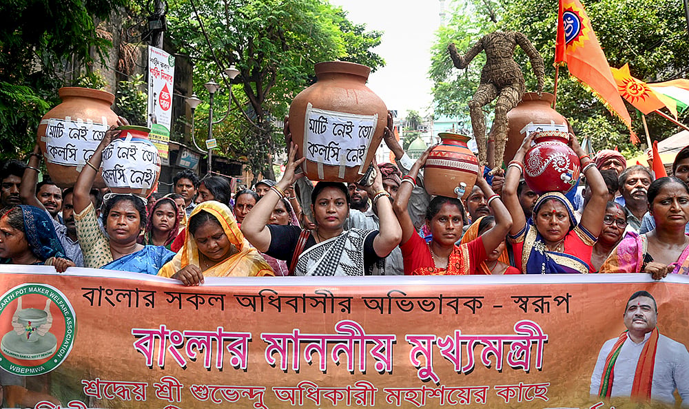 Potters rally in Kolkata