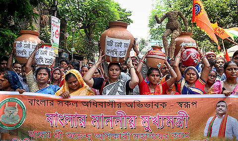 Clay artisans of West Bengal Earth Pot Maker Welfare Association hold earthen pots as they take out a rally from Ramlila Maidan to Rani Rashmoni Avenue to submit a memorandum to the Chief Minister, demanding measures to address the acute shortage of clay and alleging inaction against so-called ‘soil mafia’ by the previous government, in Kolkata, West Bengal.