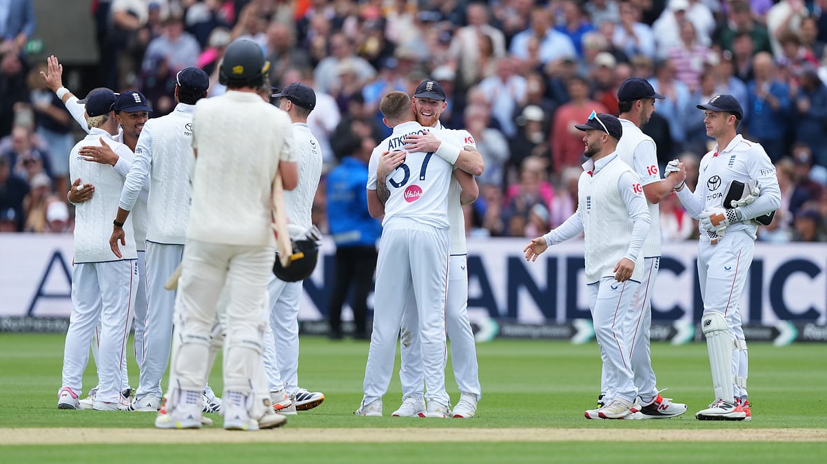 (AP Photo/Kirsty Wigglesworth) : England's Gus Atkinson, center, hugs to celebrate with captain Ben Stokes after bowling out New Zealand's Matt Henry to win the Test match between England and New Zealand at Lord's cricket ground in London, Sunday, June 7, 2026