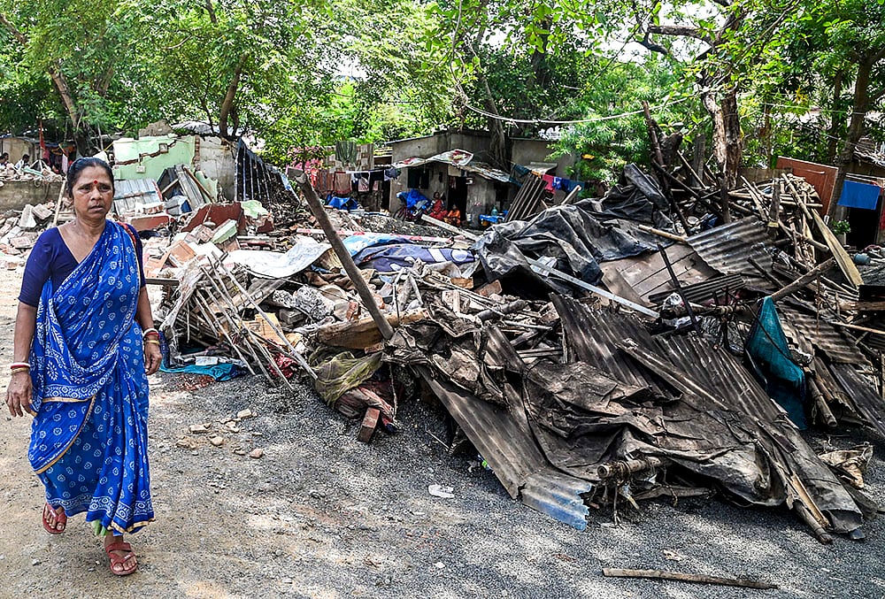 Authorities demolish illegal structures in Kolkata