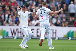 | Photo: AP/Kirsty Wigglesworth : England's Gus Atkinson, right, celebrates with captain Ben Stokes after bowling out New Zealand's Matt Henry to win the Test match between England and New Zealand at Lord's cricket ground in London.