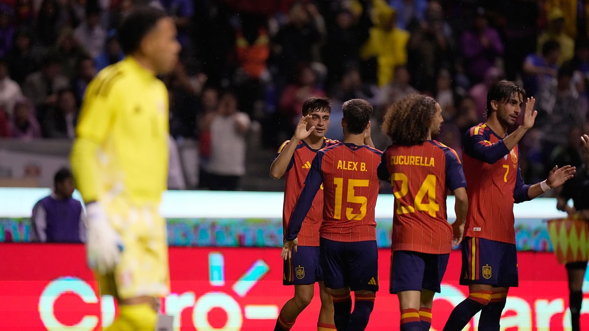 Spain's Pedri, rear left, is congratulated after scoring his side's second goal during an international soccer match against Peru in Puebla, Mexico, Monday, June 8, 2026 - (AP Photo/Fernando Llano)