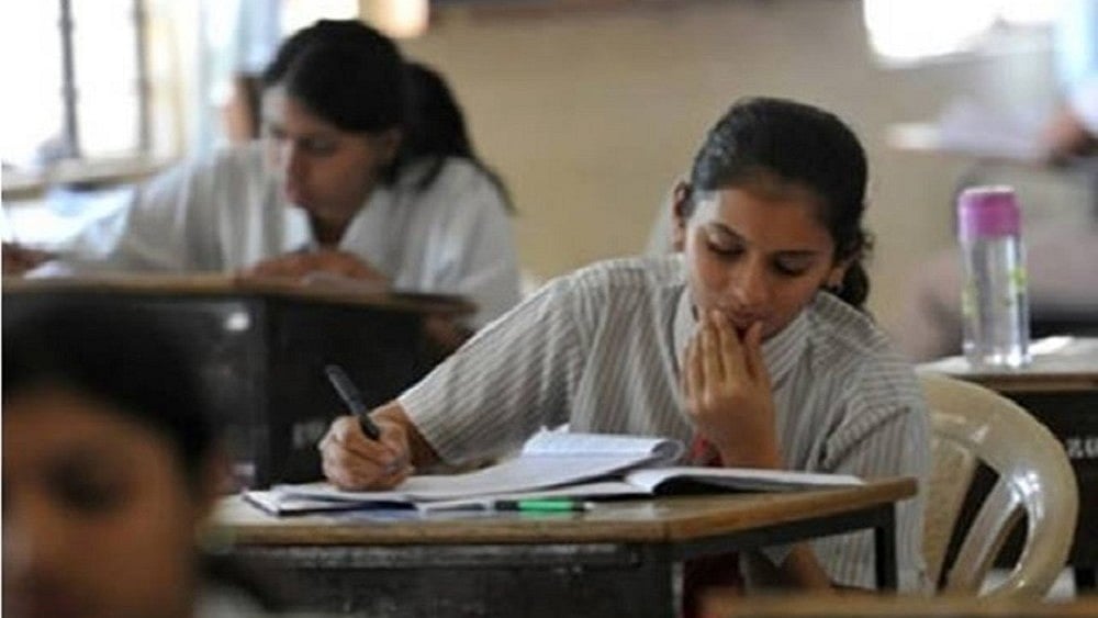 Former Maharashtra Minister Files Plea in SC Against CBSE's 3-Language Rule for Class 9 Students - Representative Image 