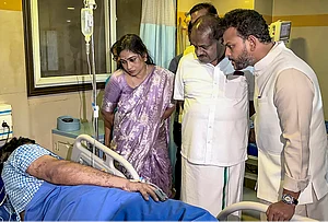 | Photo: PTI : Union Ministers Ram Mohan Naidu Kinjarapu and HD Kumaraswamy interact with an injured in a recent fire accident at the Visakhapatnam Steel Plant, in Visakhapatnam, Andhra Pradesh.