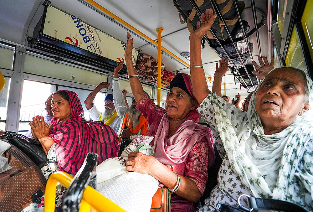 Sikh pilgrims depart for Pakistan