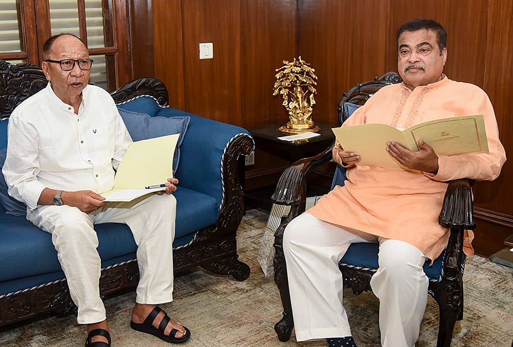 Nitin Gadkari meets Yumnam Khemchand Singh