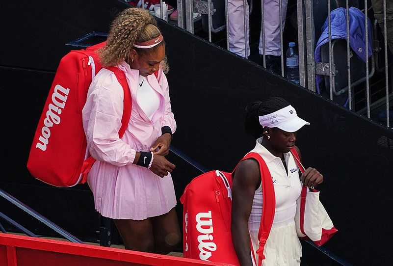 Serena Williams tennis return