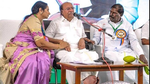 NITI Aayog Meet: Ramadoss Urges TN CM to Press the Centre on Several Demands - null