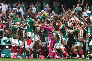 AP Photo/Eduardo Verdugo : Mexico's Julian Quinones (16) celebrates with teammates after scoring their opening goal in the first half during the World Cup Group A soccer match between Mexico and South Africa in Mexico City, Thursday, June 11, 2026.