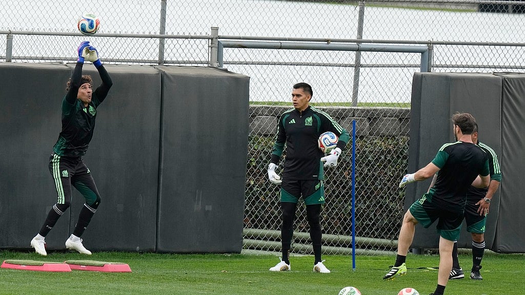 Mexico's goalkeeper Guillermo Ochoa stops shot during a training in Mexico City, Wednesday, June 10, 2026, ahead of Mexico's opening match against South Africa at the FIFA World Cup.  - AP Photo/Fernando Llano