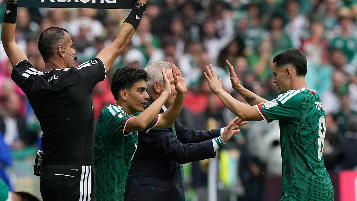 Mexico's Gilberto Mora enters the field to replace Alvaro Fidalgo during the World Cup Group A soccer match between Mexico and South Africa in Mexico City, Thursday, June 11, 2026. - (AP Photo/Fernando Llano)