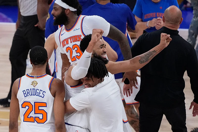 NBA Basketball Game: New York Knicks vs San Antonio Spurs