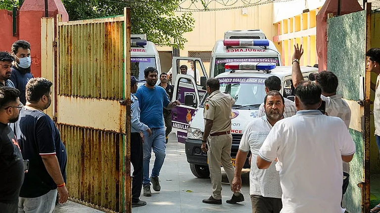 Delhi: 3 Members of a Family Killed, 2 Critically Injured in Govindpuri Building Fire - Photo: PTI; Representative Image