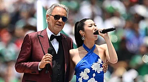 X : Ejae FIFA World Cup Performance Stuns With Korean Anthem Lyrics
