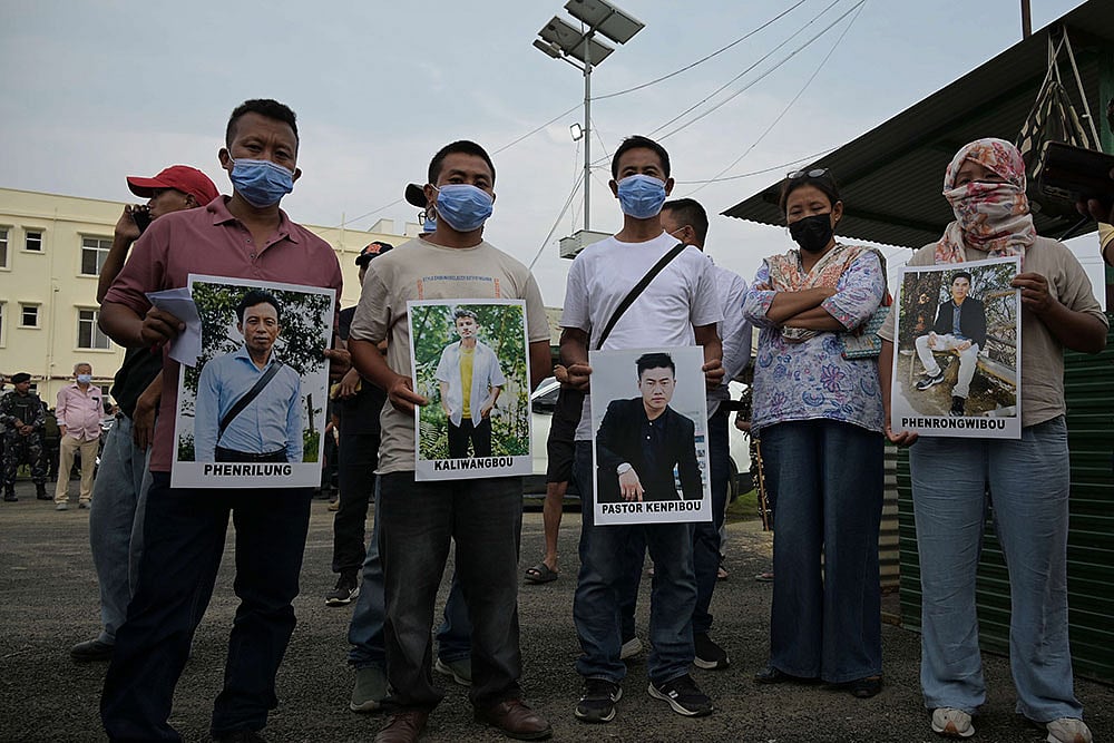 Family members in the premises of JNIMS mortuary