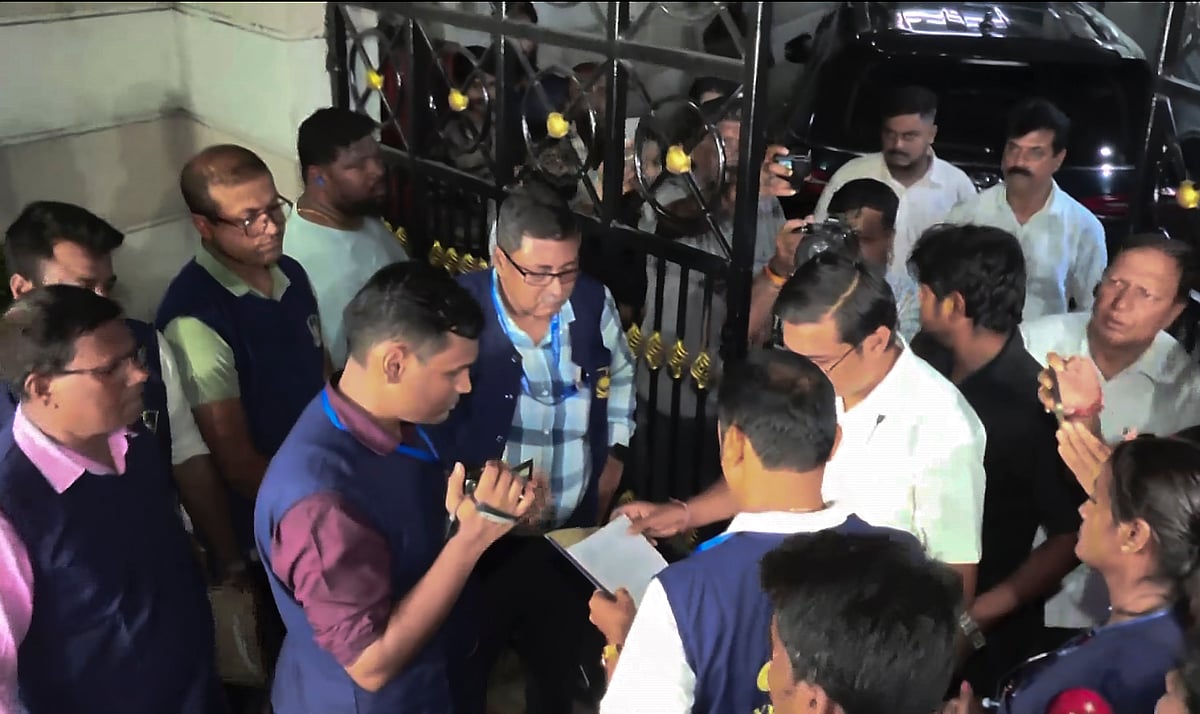 In this screengrab from a video posted on June 12, 2026, Crime Investigation Department (CID) officials serve a notice outside the residence of TMC leader Abhishek Banerjee in connection with an investigation of an alleged provocative statement made by him during a poll rally in West Bengal.  - PTI