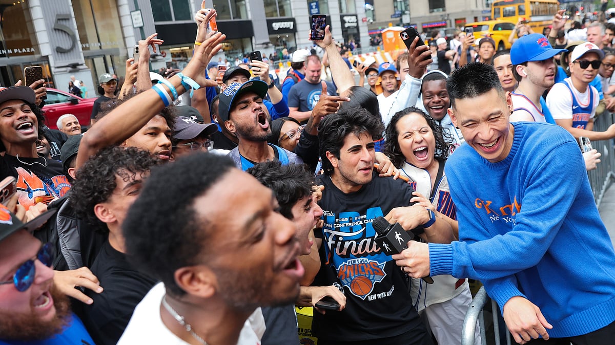 Former New York Knicks player Jeremy Lin, right, interviews Knicks fans outside of Madison Square Garden ahead of Game 4 of the NBA Finals between the Knicks and San Antonio Spurs, Wednesday, June 10, 2026, in New York. - (AP Photo/Heather Khalifa)
