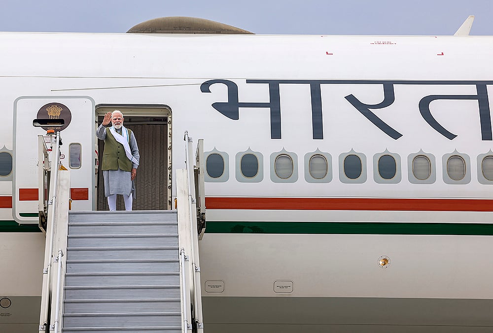 PM Modi emplanes for France