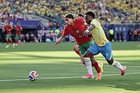 AP Photo/Adam Hunger : Brazil's Vinicius Junior (7) battles for possession against Morocco's Achraf Hakimi (2) in the first half during the World Cup Group C soccer match between Brazil and Morocco in East Rutherford, N.J., near New York, Saturday, June 13, 2026.