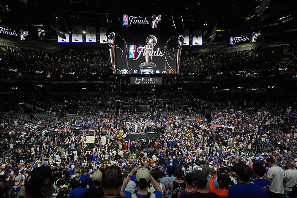 NBA Basketball Game: New York Knicks vs San Antonio Spurs