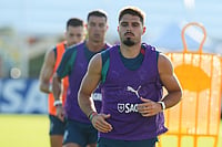 Photo: AP/Marta Lavandier : Portugal's Pedro Neto warms up during the men's national soccer team training session ahead of their FIFA World Cup soccer tournament  in Palm Beach Gardens, Fla.