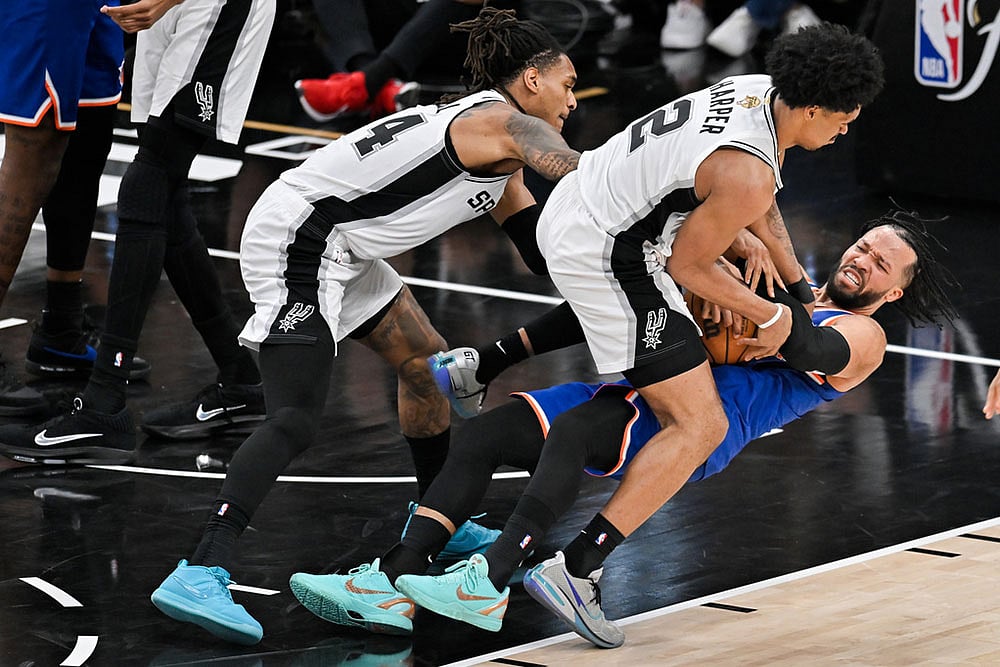 Basketball: San Antonio Spurs vs New York Knicks