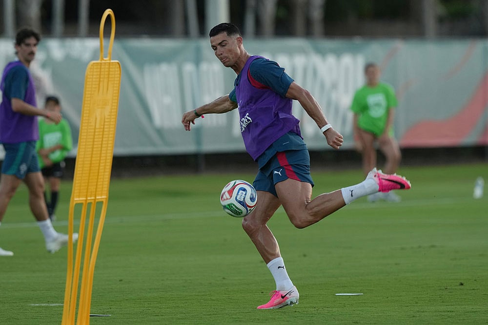 Portugal's Cristiano Ronaldo runs drills during the men's national soccer team training session ahead of their FIFA World Cup soccer tournament in Palm Beach Gardens, Fla. - | Photo: AP/Marta Lavandier